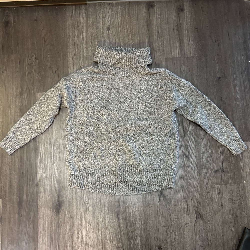 Old Navy Gray Turtle Neck Sweater - Size: Medium